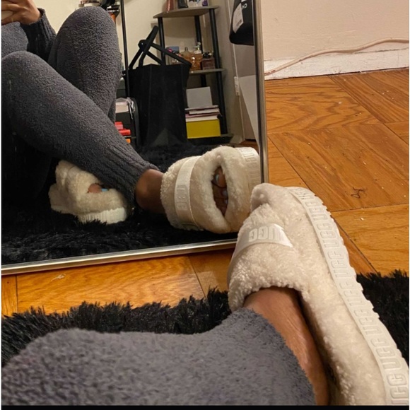 Giftable UGG Fluffita White Shearling Platform Sandal Slipper - Picture 13 of 14
